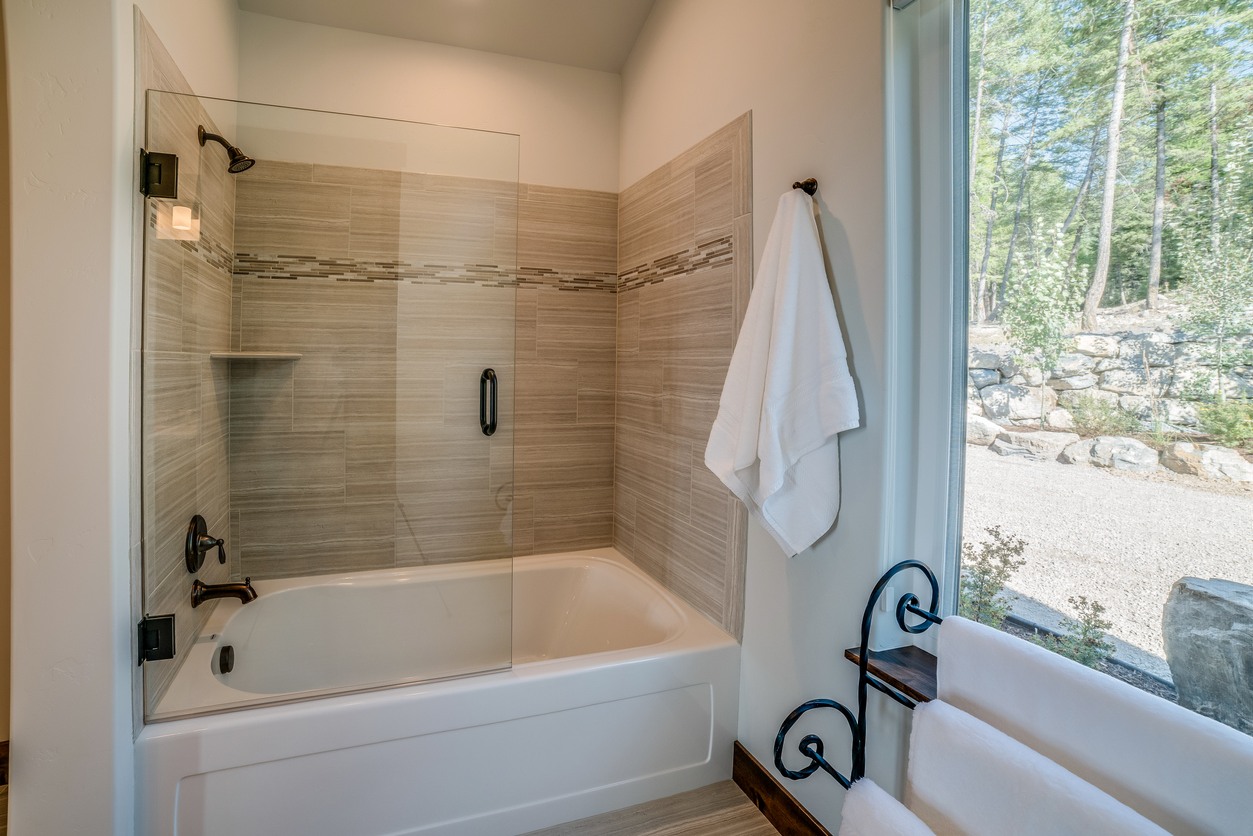 Shower & Tub Installation in Hatton